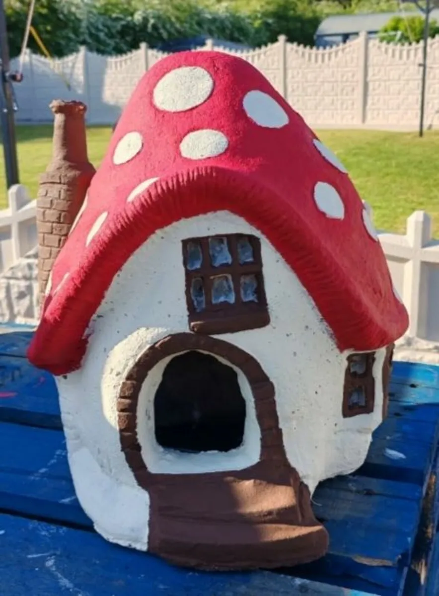 Concrete mushroom ornament - Image 1