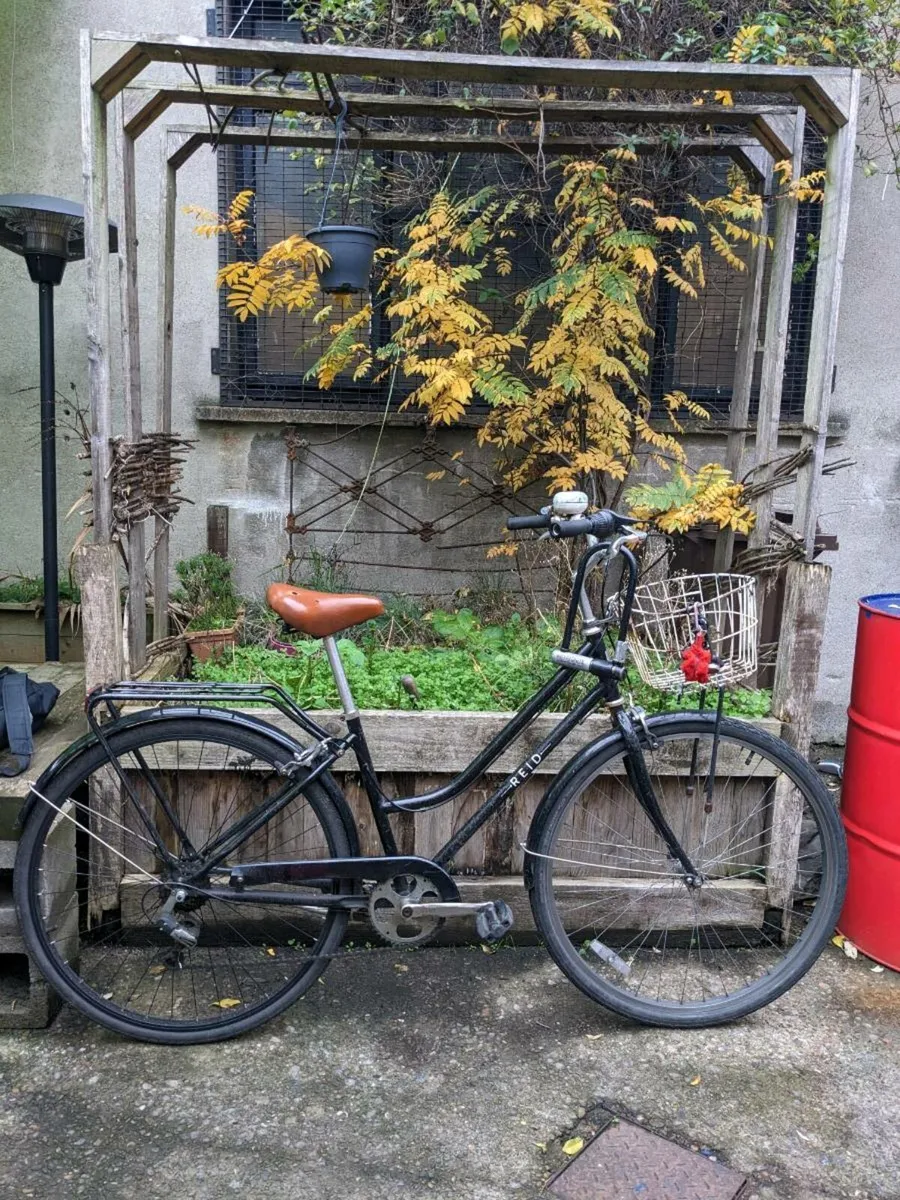 Woman's city bike - Image 1