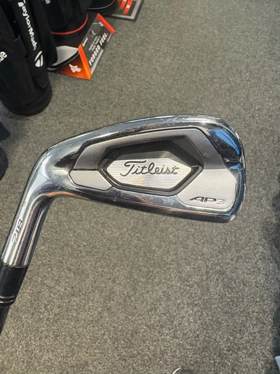 Titleist AP3 irons (left handed) - Image 1