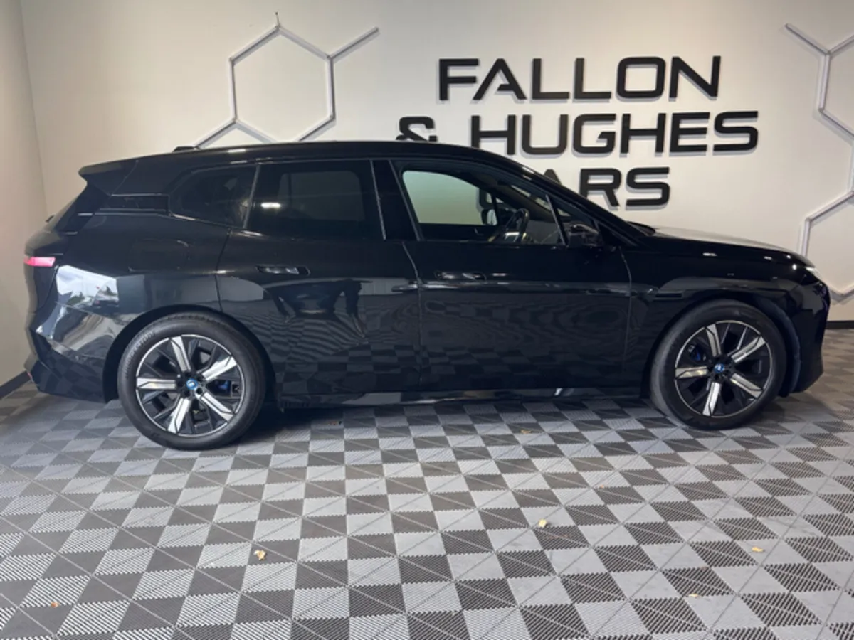 BMW IX XDRIVE40 M SPORT // BROWN LEATHER INTERIOR - Image 4