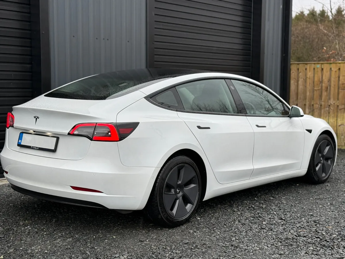 212 Tesla Model 3 Standard Plus - Image 4