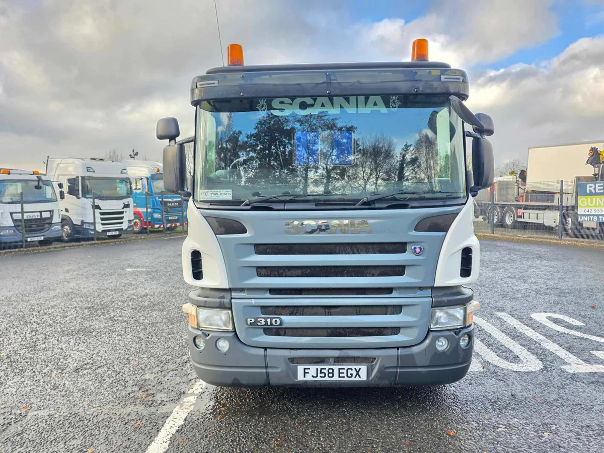 2008 SCANIA P310 6X2 Rear steer Hook truck - Image 2