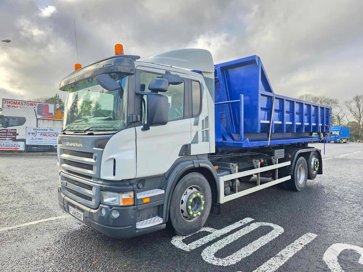 2008 SCANIA P310 6X2 Rear steer Hook truck - Image 3