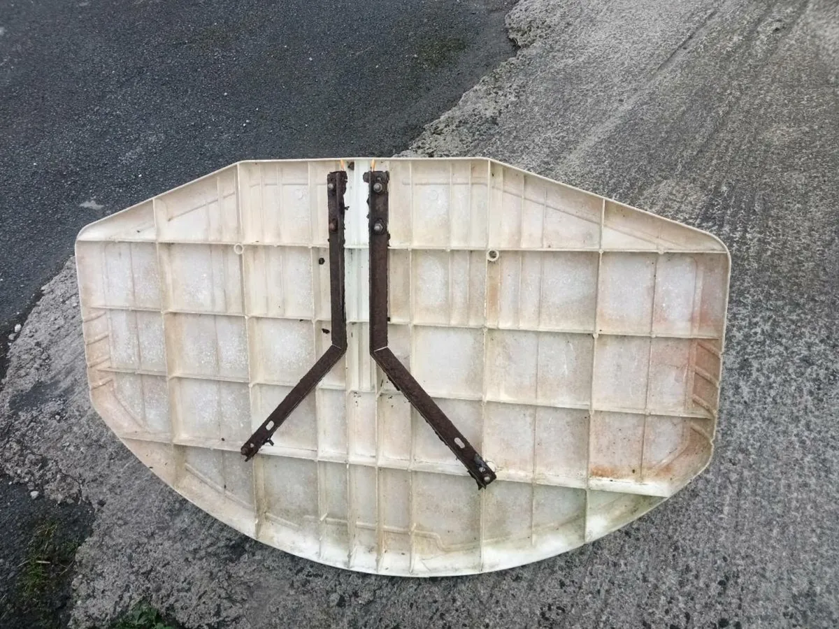 Old basketball hoop - Image 2