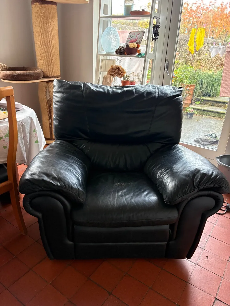 Lazy boy armchair - Image 2