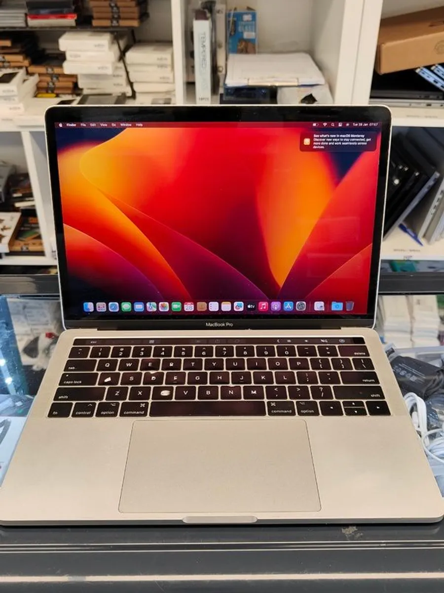 Apple MacBook Pro 13" TOUCH BAR/ Mid 2017 Silver i7 3.5GHz 16GB 512GB SSD A1706 (Battery Cycle: 447) - Image 1