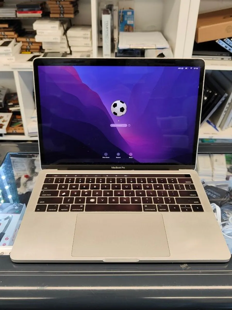 Apple MacBook Pro 13" TOUCH BAR/ Mid 2017 Silver i7 3.5GHz 16GB 512GB SSD A1706 (Battery Cycle: 447) - Image 3