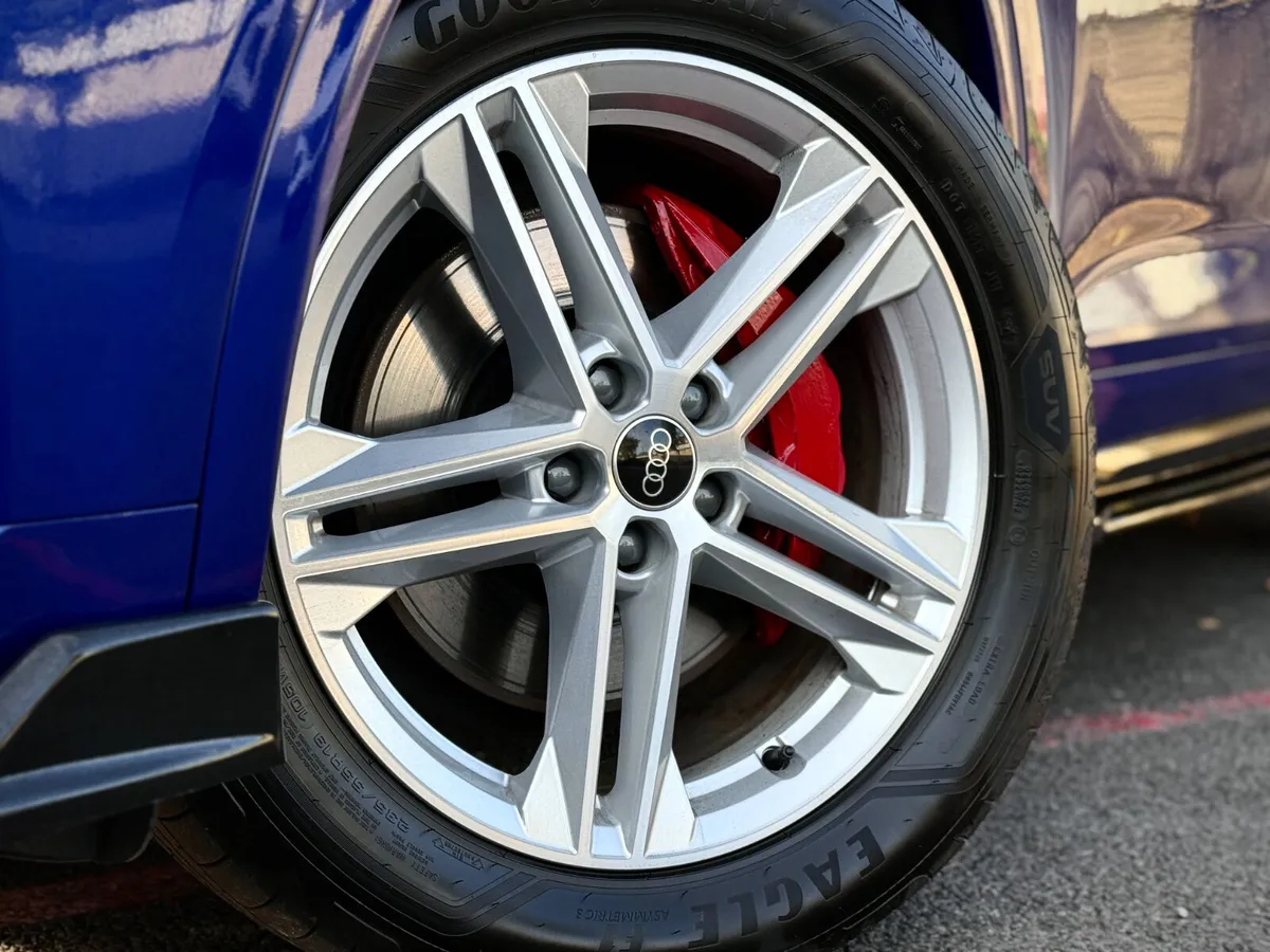 Audi Q5 2024 S LINE 50 TFSI E QUATTRO*GREAT VALUE* - Image 3