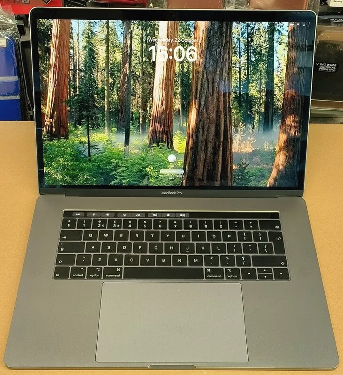 Touch 2018 MacBook Pro 15", Core i7 (i7-8850H) 2.60 GHz, 16GB RAM, 500GB SSD, Battery Cycle: 83 - Image 3