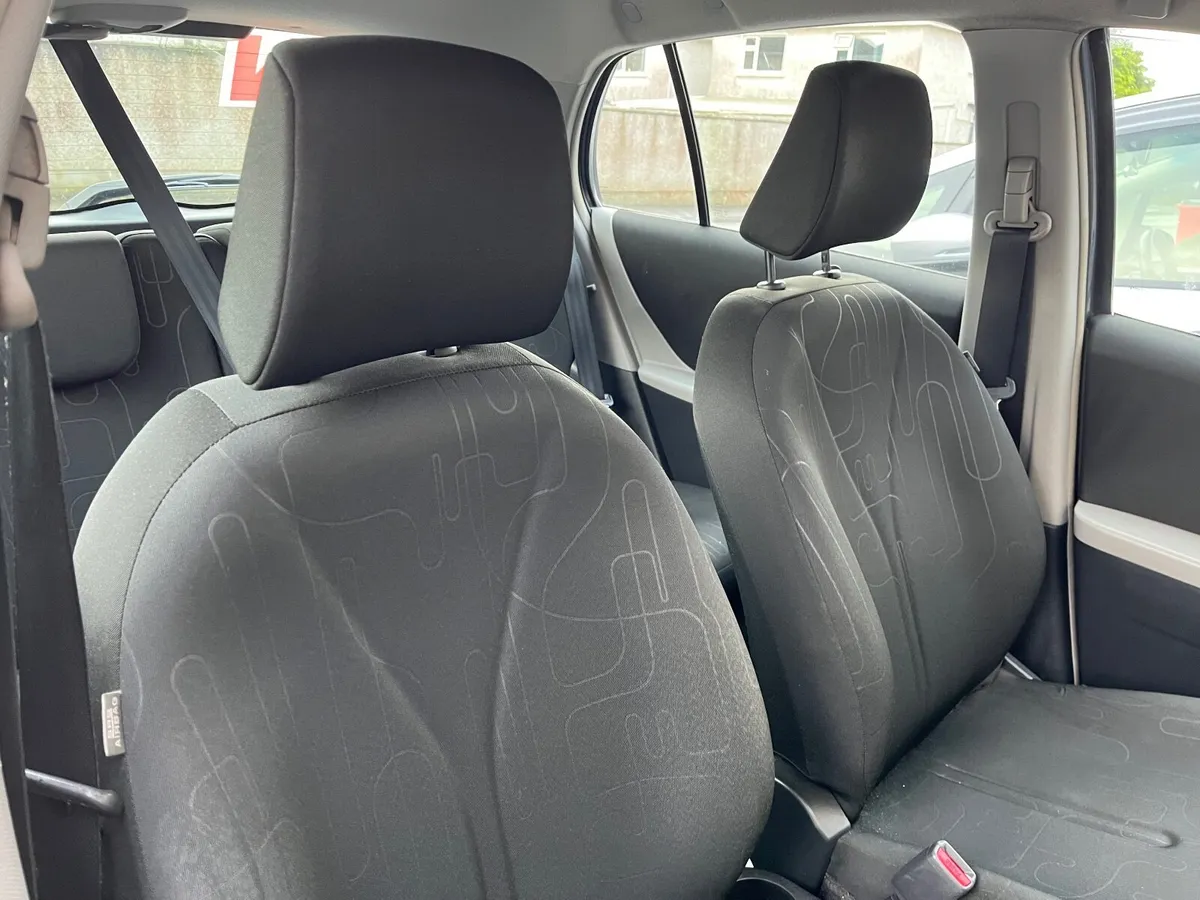 Toyota Yaris 2009 - Image 4