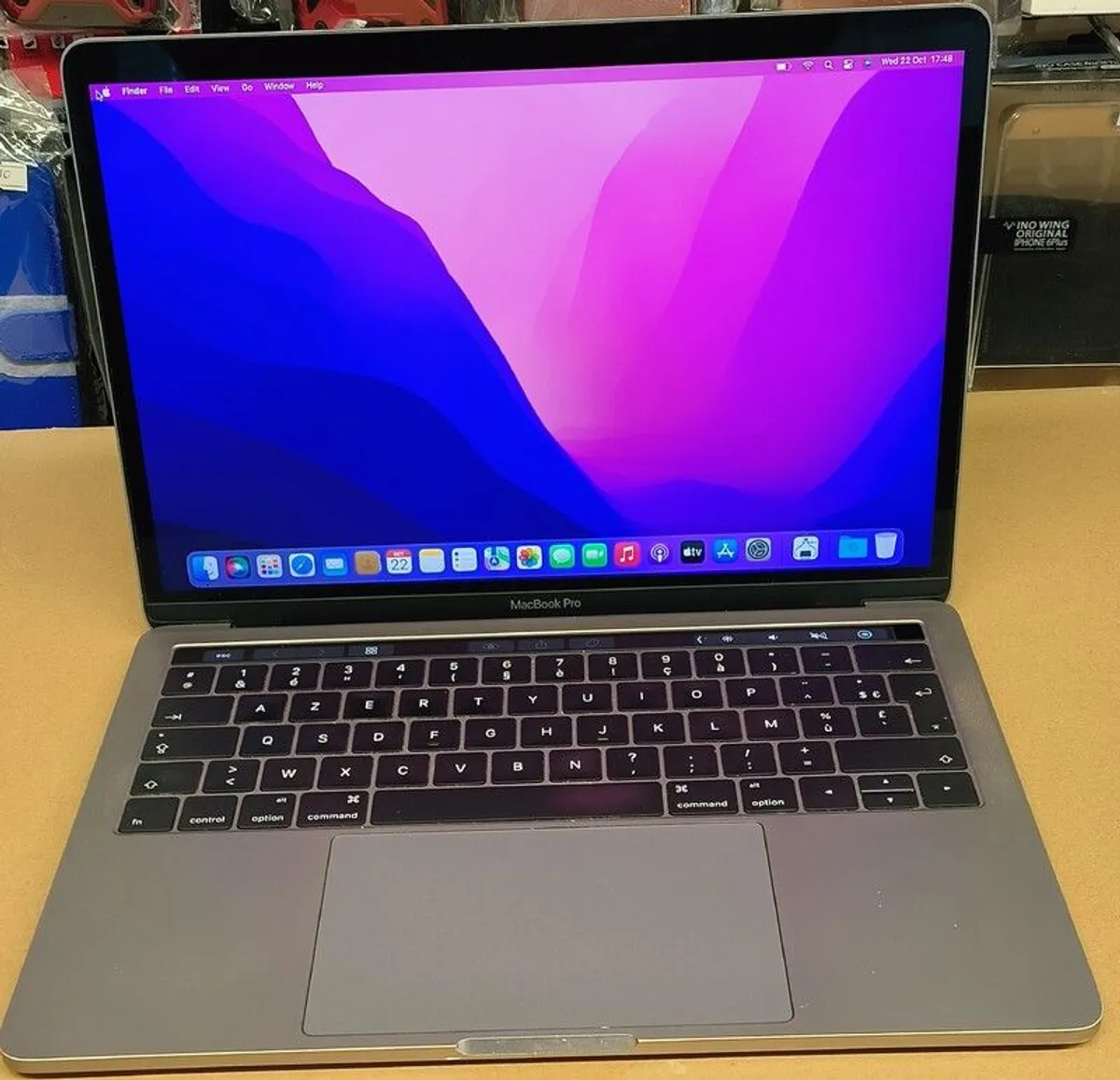 Touch 2016 MacBook Pro 13" Core i7 (i7-6567U), 16GB RAM, 512GB SSD, (Battery Cycle: 5) - Image 1