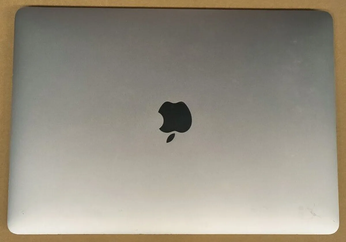 Touch 2016 MacBook Pro 13" Core i7 (i7-6567U), 16GB RAM, 512GB SSD, (Battery Cycle: 5) - Image 2