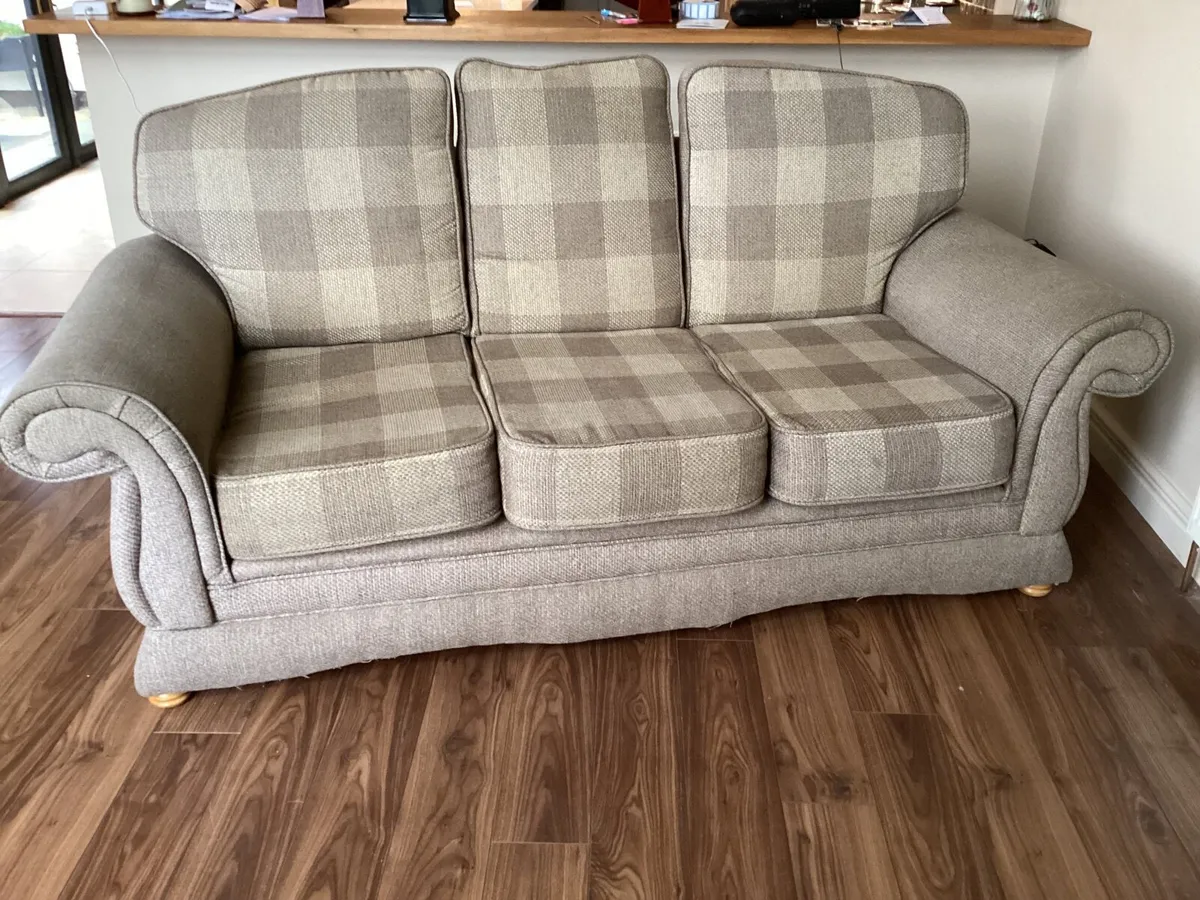 3 seater couch in good condition for sale. - Image 2