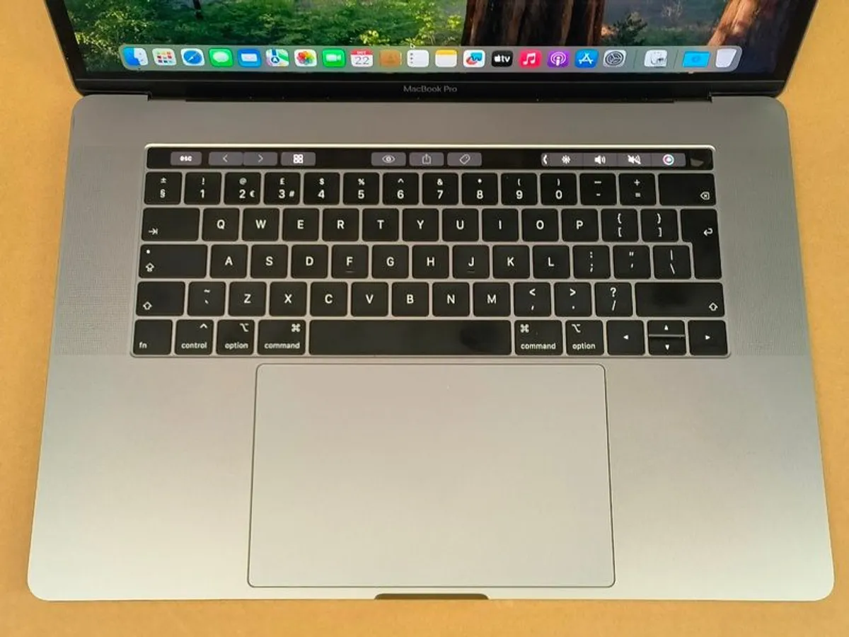Touch 2018 MacBook Pro 15", Core i7 (i7-8850H) 2.60 GHz, 16GB RAM, 500GB SSD, Battery Cycle: 83 - Image 4