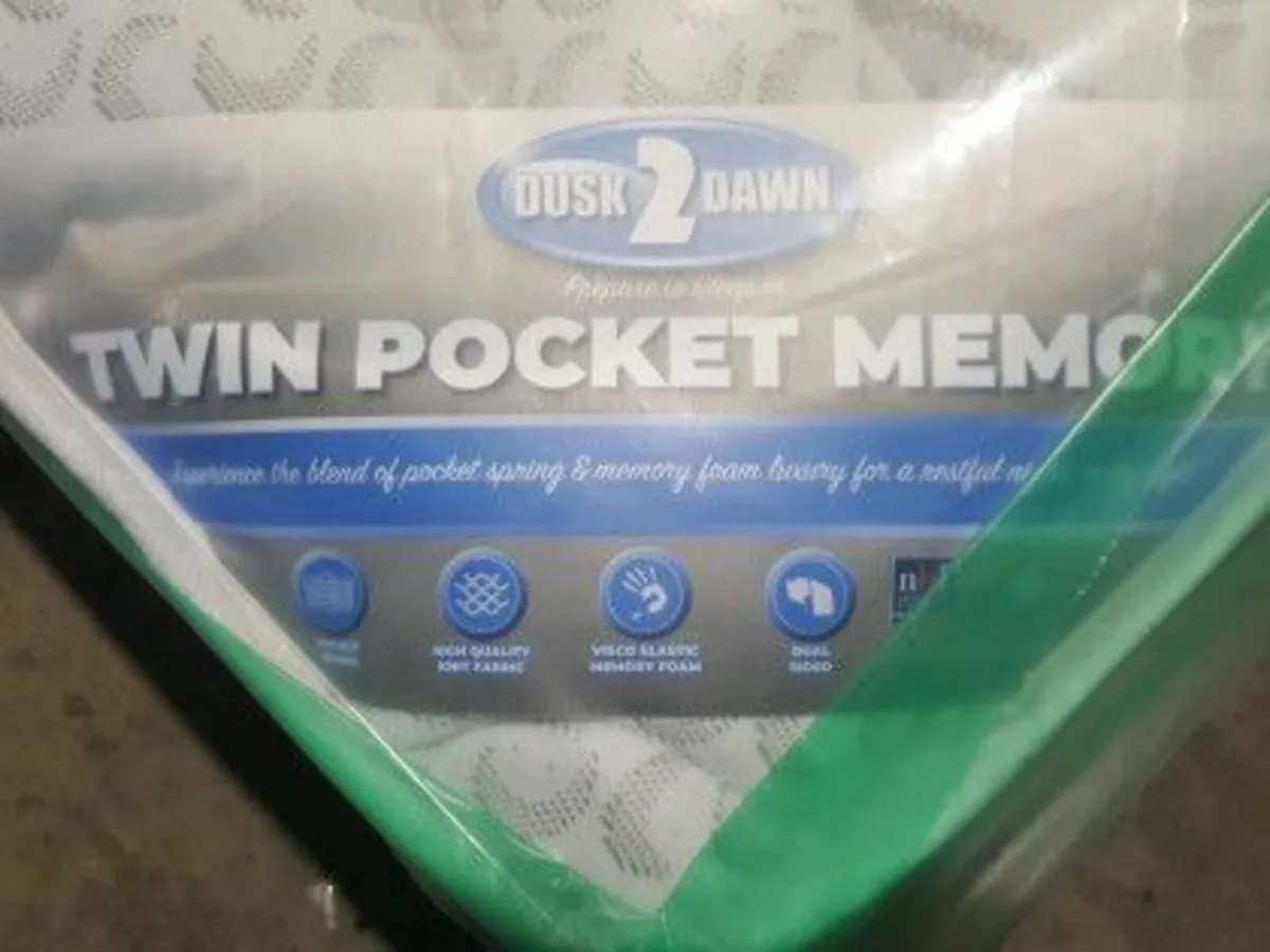 4ft6 Double Twin Pocket Memory Mattress - new/pack - Image 3