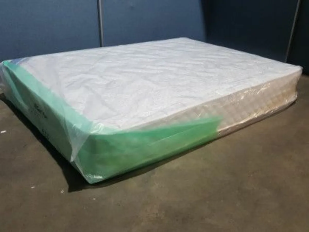 4ft6 Double Twin Pocket Memory Mattress - new/pack - Image 1