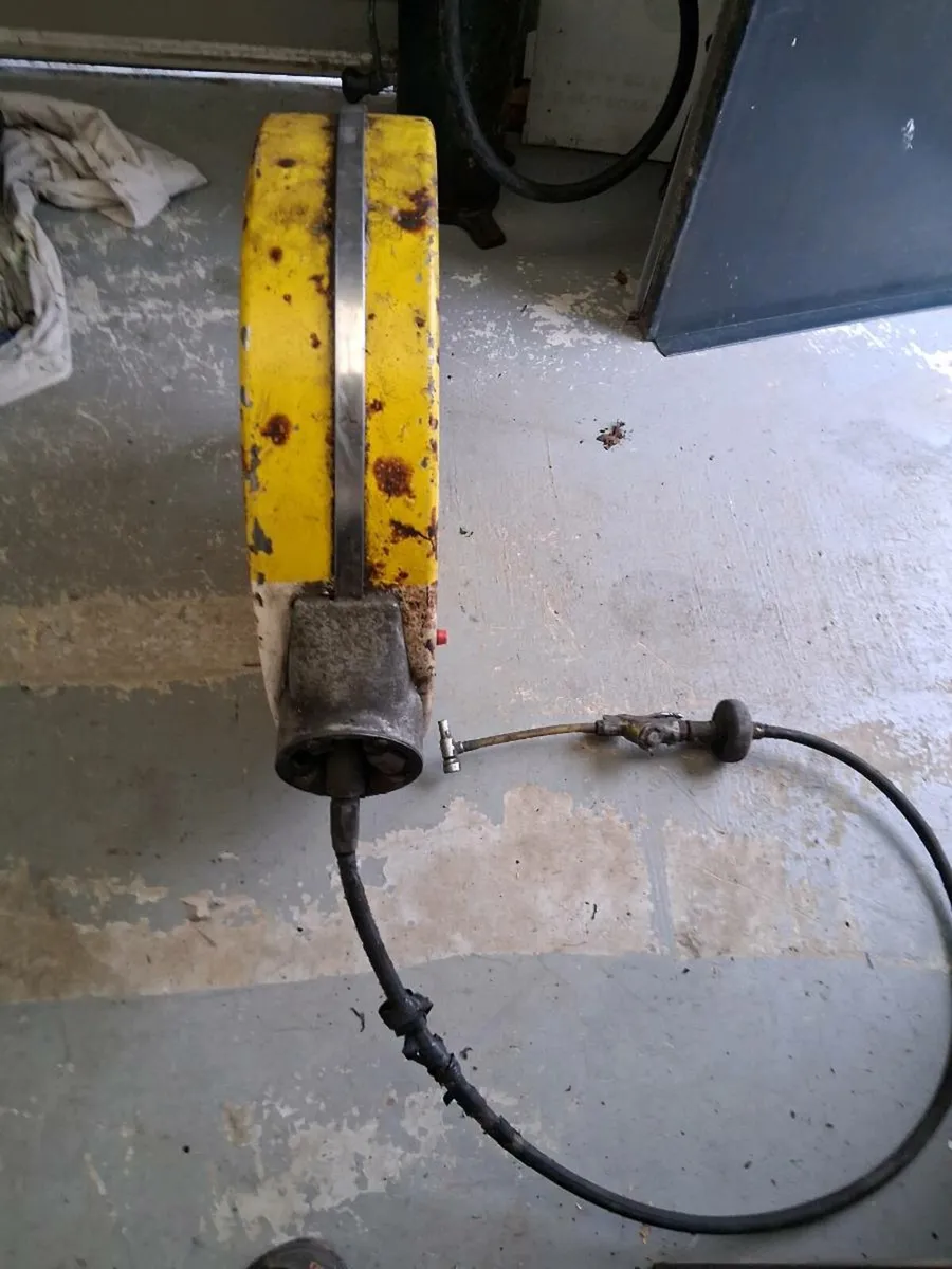 Duckams oil Dispenser - Image 3