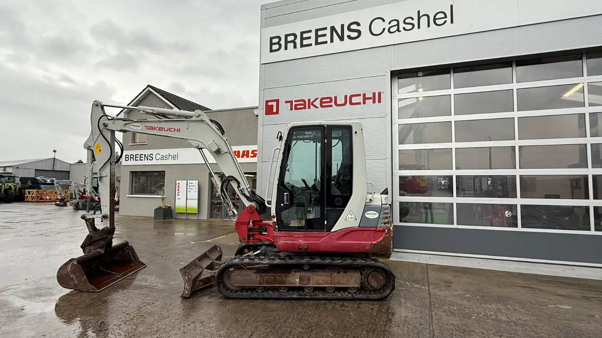 Takeuchi TB250 Digger - Image 1