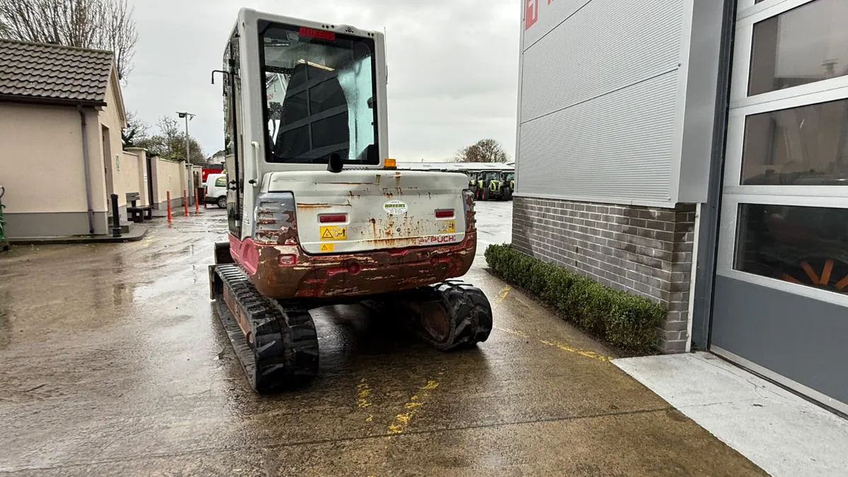 Takeuchi TB250 Digger - Image 4
