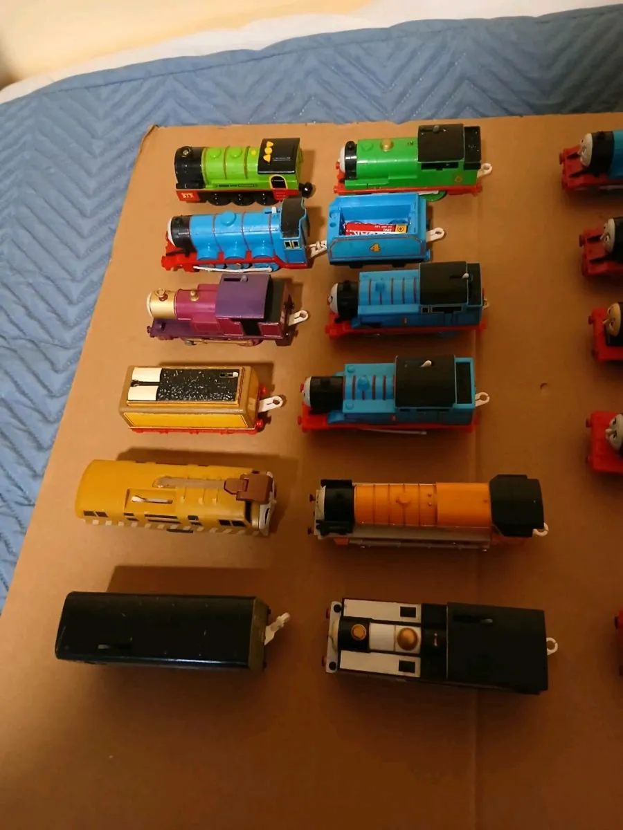 THOMAS AND FRENDS TRAINS - Image 1