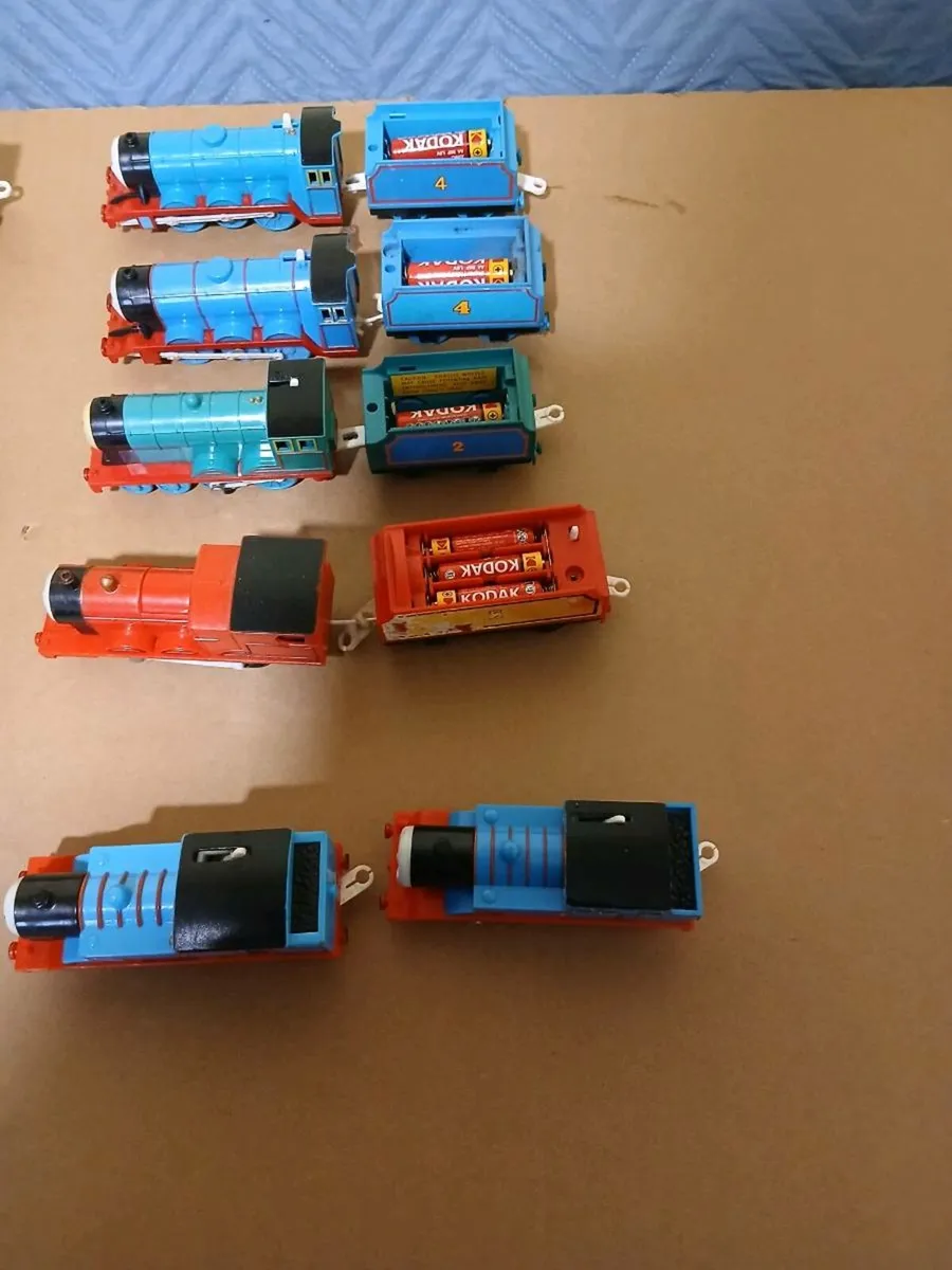 THOMAS AND FRENDS TRAINS - Image 2