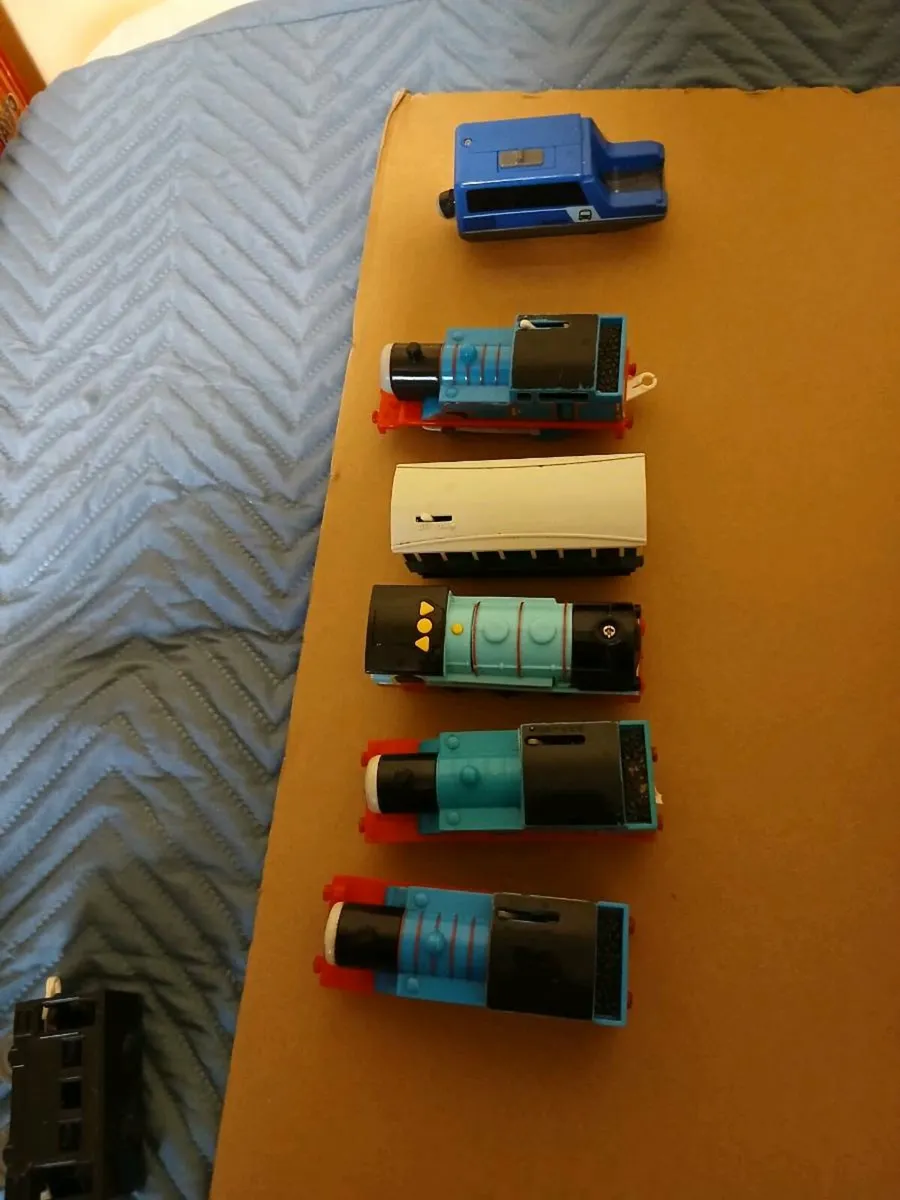 THOMAS AND FRENDS TRAINS - Image 4