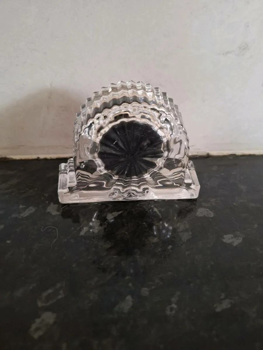 Lovely miniature Killarney crystal clock see size - Image 3