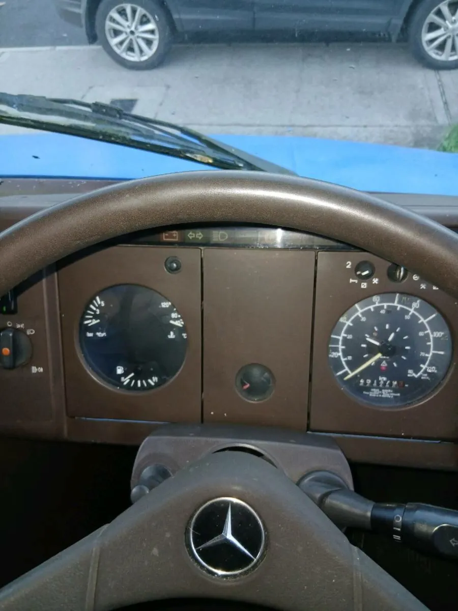 Camper van - Image 1