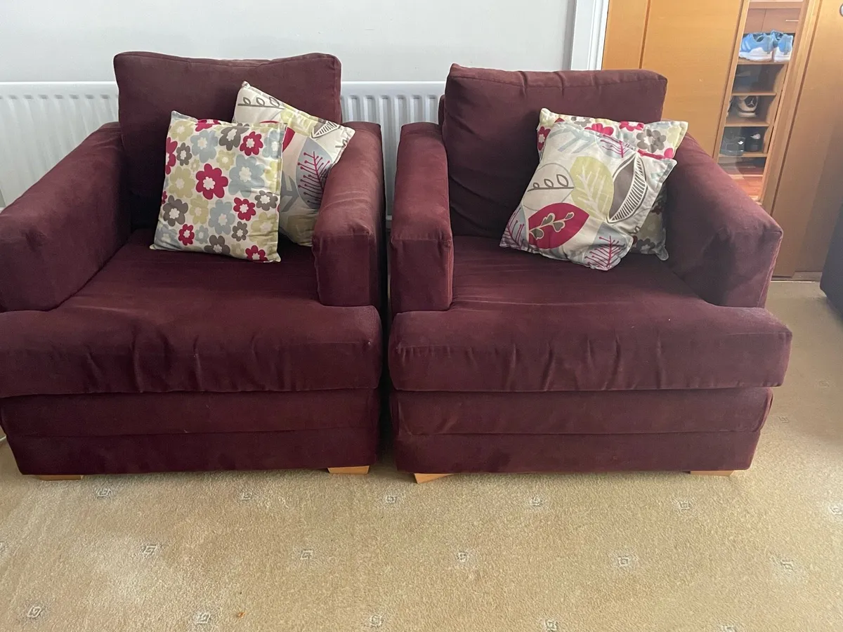 Suite 3 Seater Sofa and 2Chairs - Image 2
