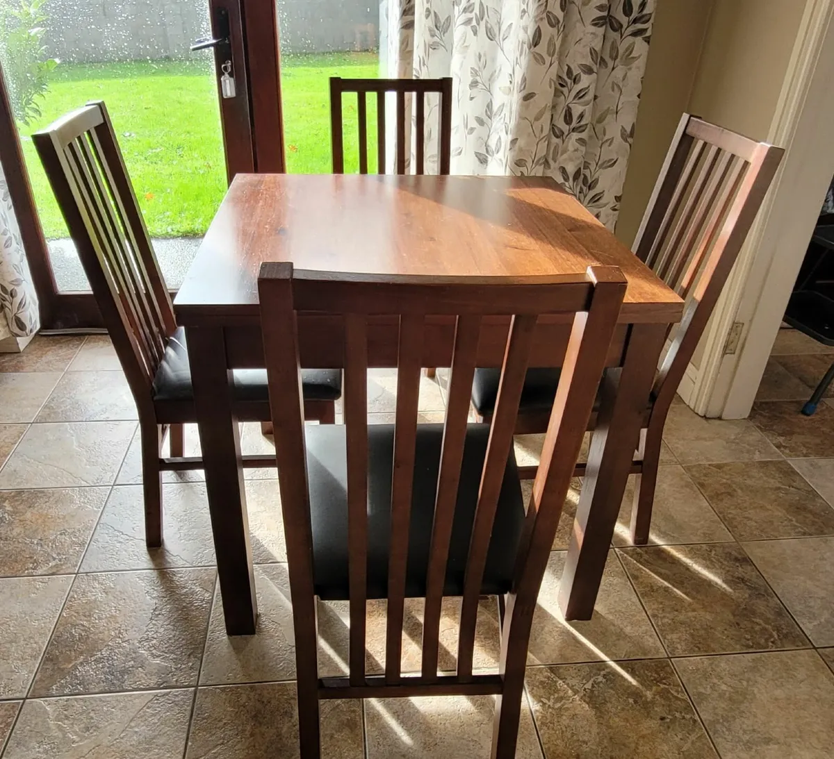 Dining Table and chairs - Image 1