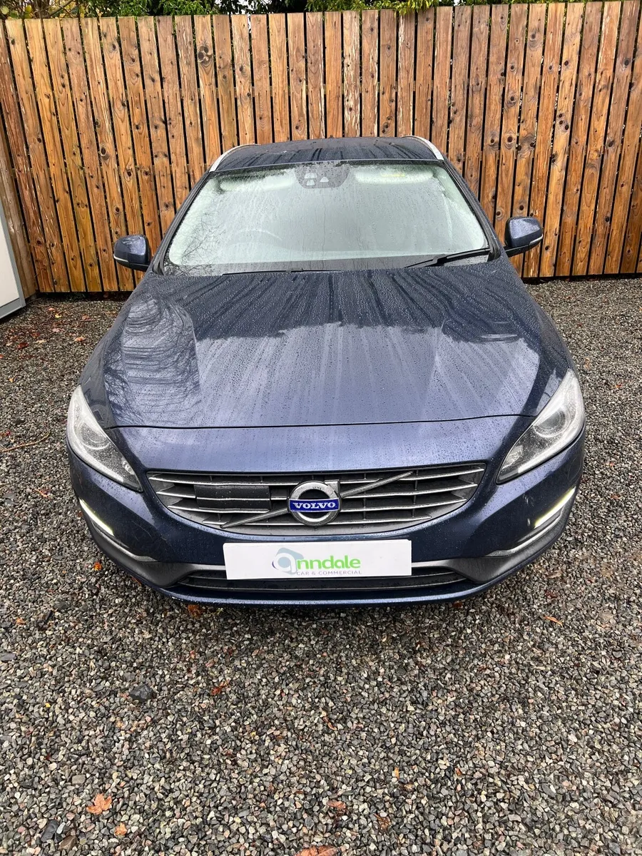 Volvo V60 SE LUX D4 2.0lt Diesel Manual Estate Car - Image 2