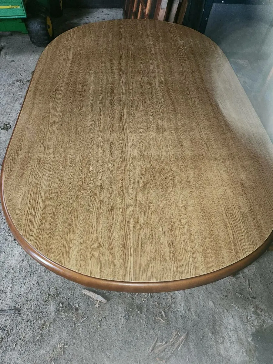 Table and 6 chairs - Image 1