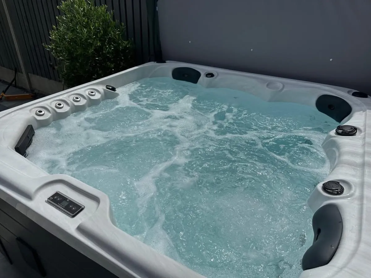 Free Delivery - Milano Hot Tub Plug & Play - Image 2