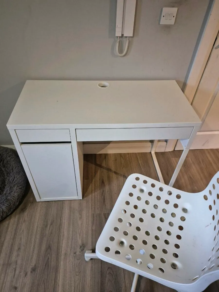 desk and chair - Image 2