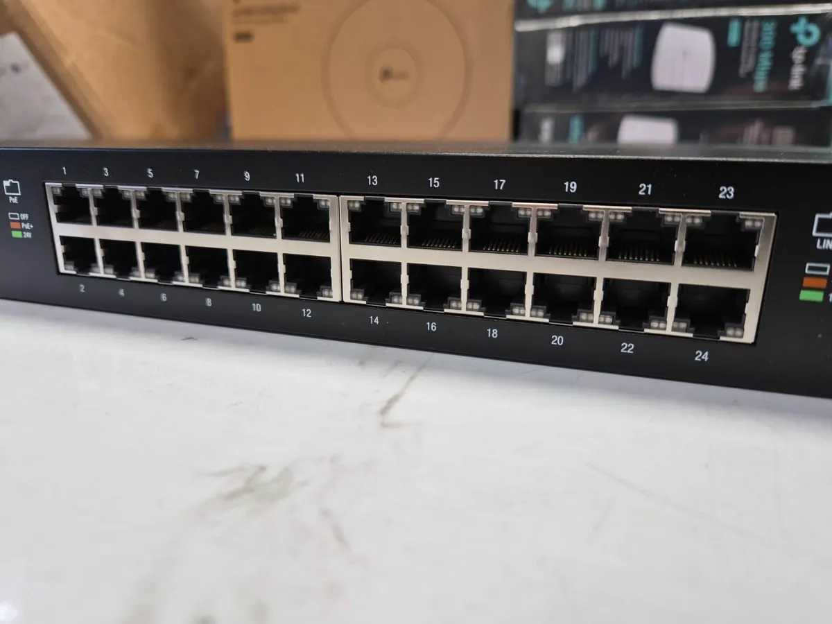 EdgeSwitch 24 PoE (250W) ES-24-250W - Image 2