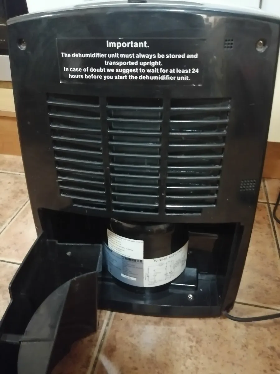 Well mirror, Dimplex dehumidifier - Image 4