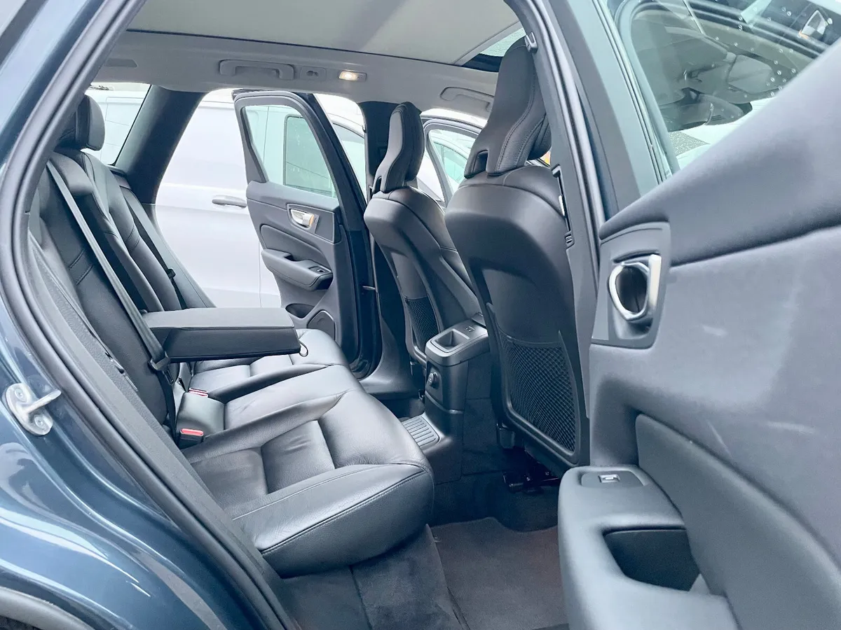 Volvo XC60 T6 Recharge Dark Plus AWD Auto,2023 - Image 4