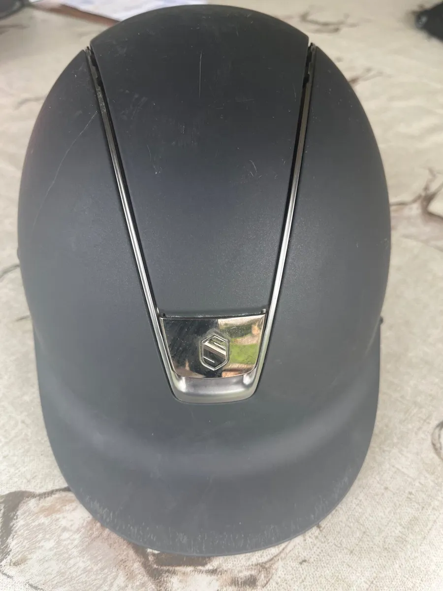 Black samshield, med shell, 6 7/8 liner - Image 1