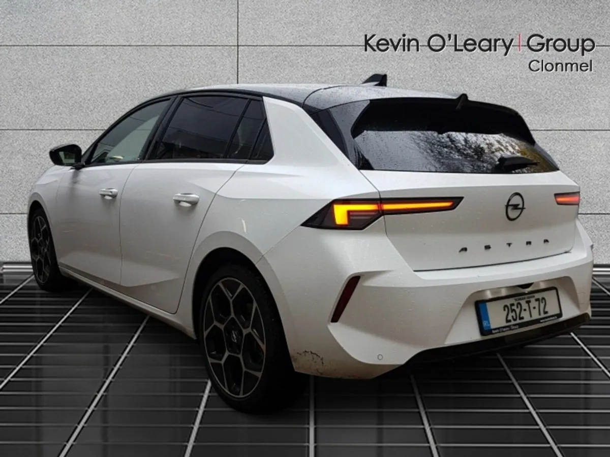 Opel Astra GS 1.2 Turbo 130PS 6 Speed - Image 4