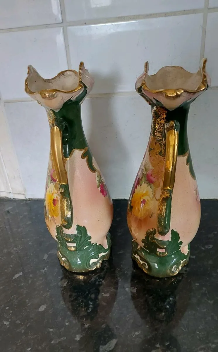 Beautiful pair of antique mantel vases - Image 4