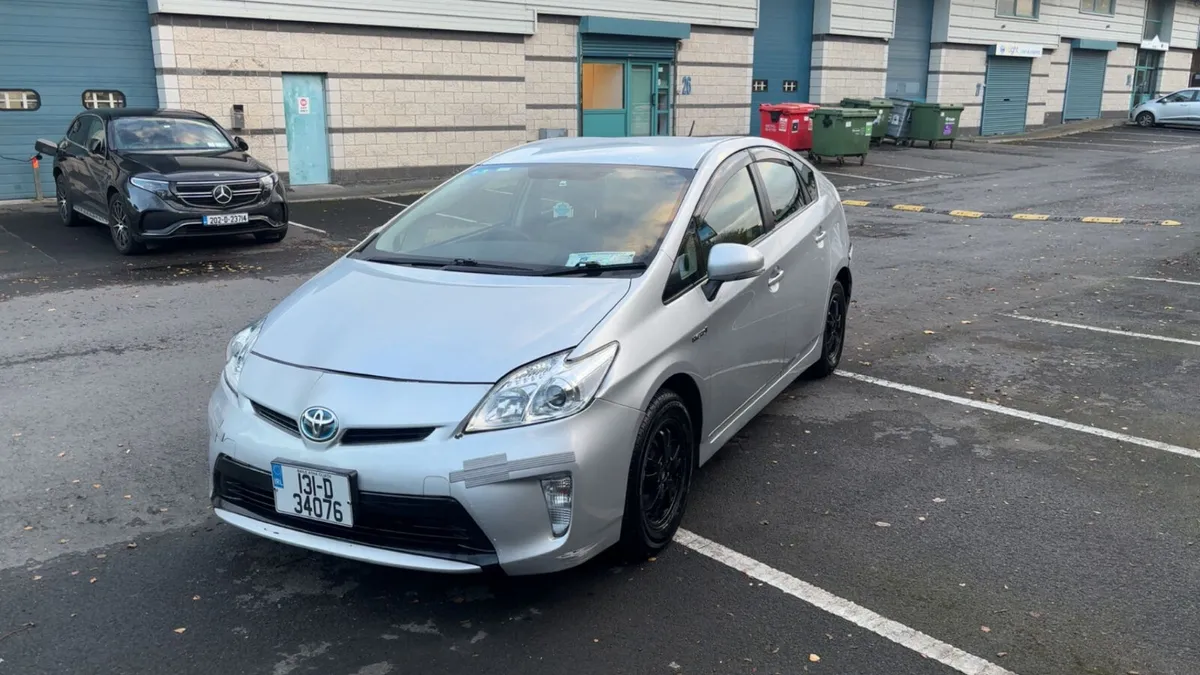 TOYOTA PRIUS / 2013 / 1.8 PETROL HYBRID / AUTO - Image 1