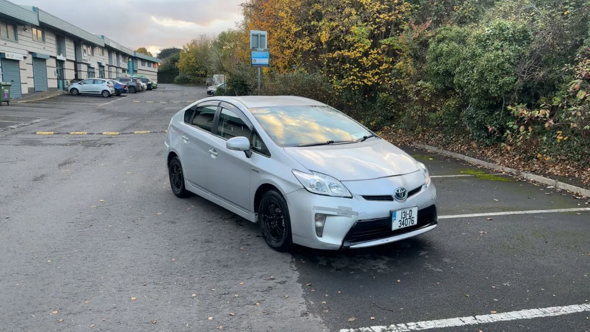TOYOTA PRIUS / 2013 / 1.8 PETROL HYBRID / AUTO - Image 2
