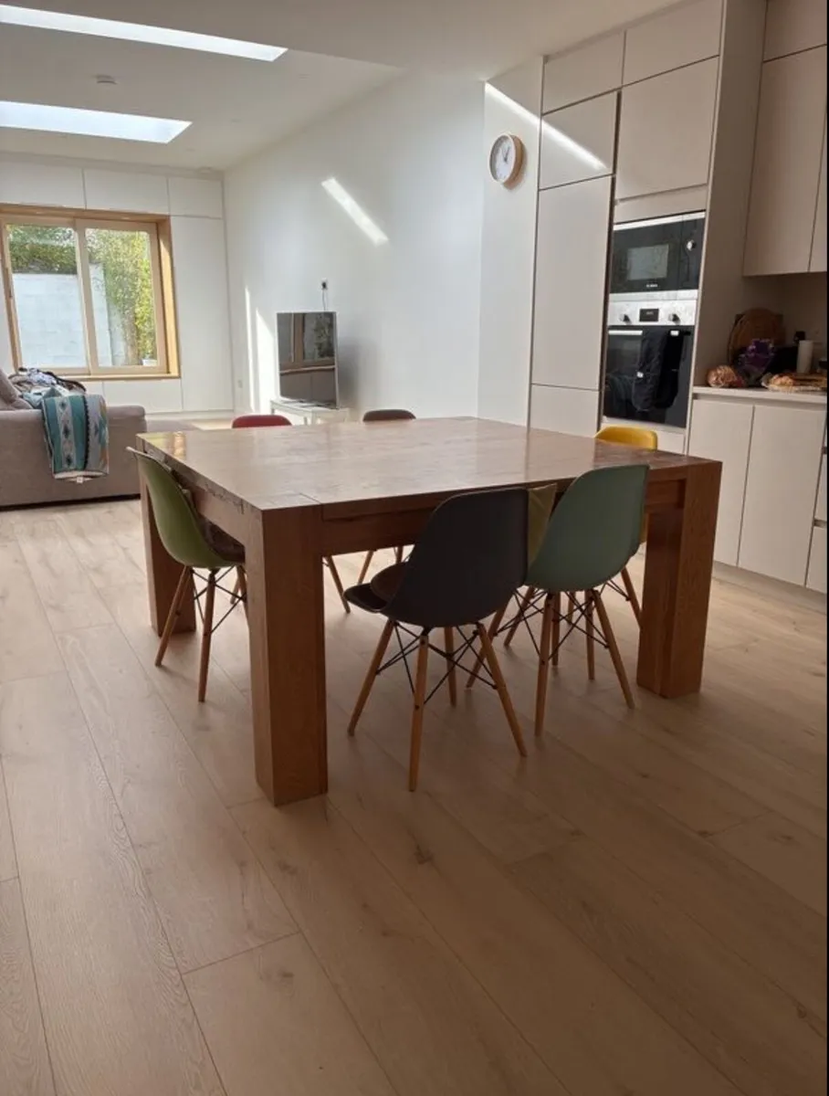 Solid oak square table 1.5m x 1.5m - Image 1