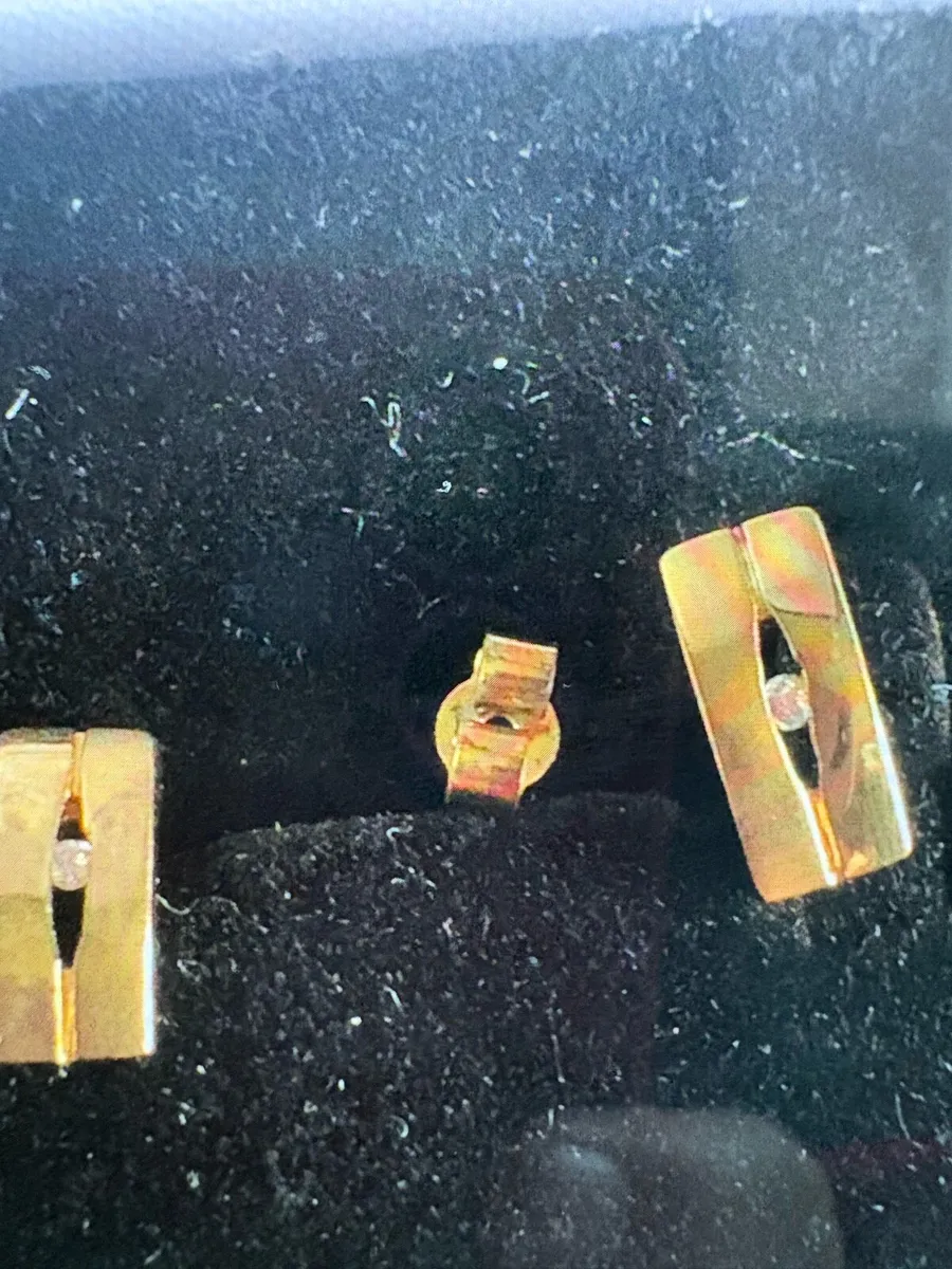 Gold earrings with diamond stone - Image 2