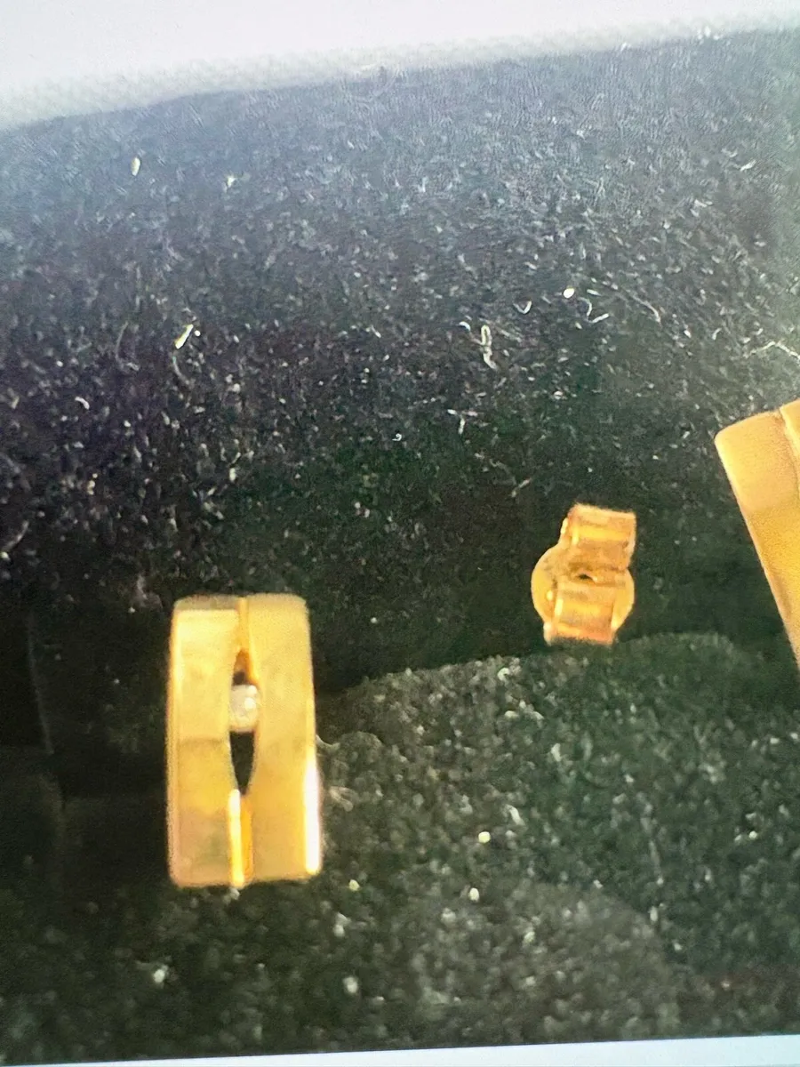 Gold earrings with diamond stone - Image 3