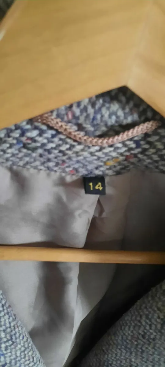 Tweet , woolen coat size 14 like new - Image 3