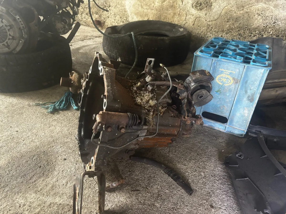 e10 Corolla estate and saloon parts - Image 1