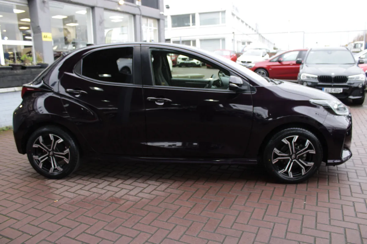 SELF CHARGING HYBRID SOL 5DR HATCHBACK  // 1 OWNER - Image 3