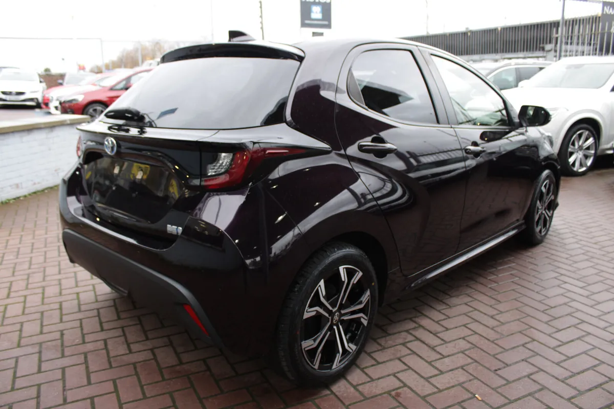 SELF CHARGING HYBRID SOL 5DR HATCHBACK  // 1 OWNER - Image 4