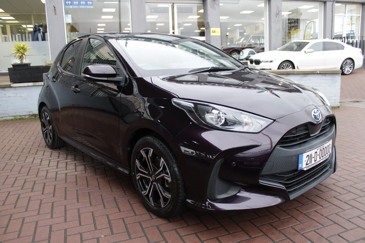 SELF CHARGING HYBRID SOL 5DR HATCHBACK  // 1 OWNER - Image 2